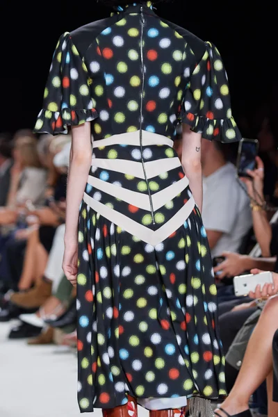 Look 7